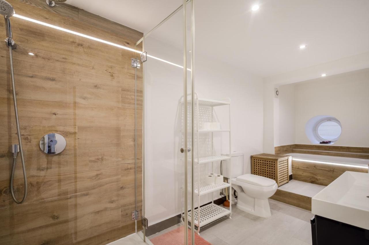 Dolly's Duplex With Free Netflix Apartment