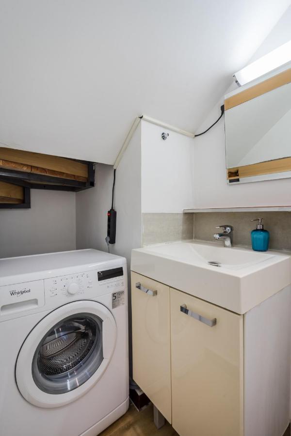 Dolly's Duplex With Free Netflix Budapest
